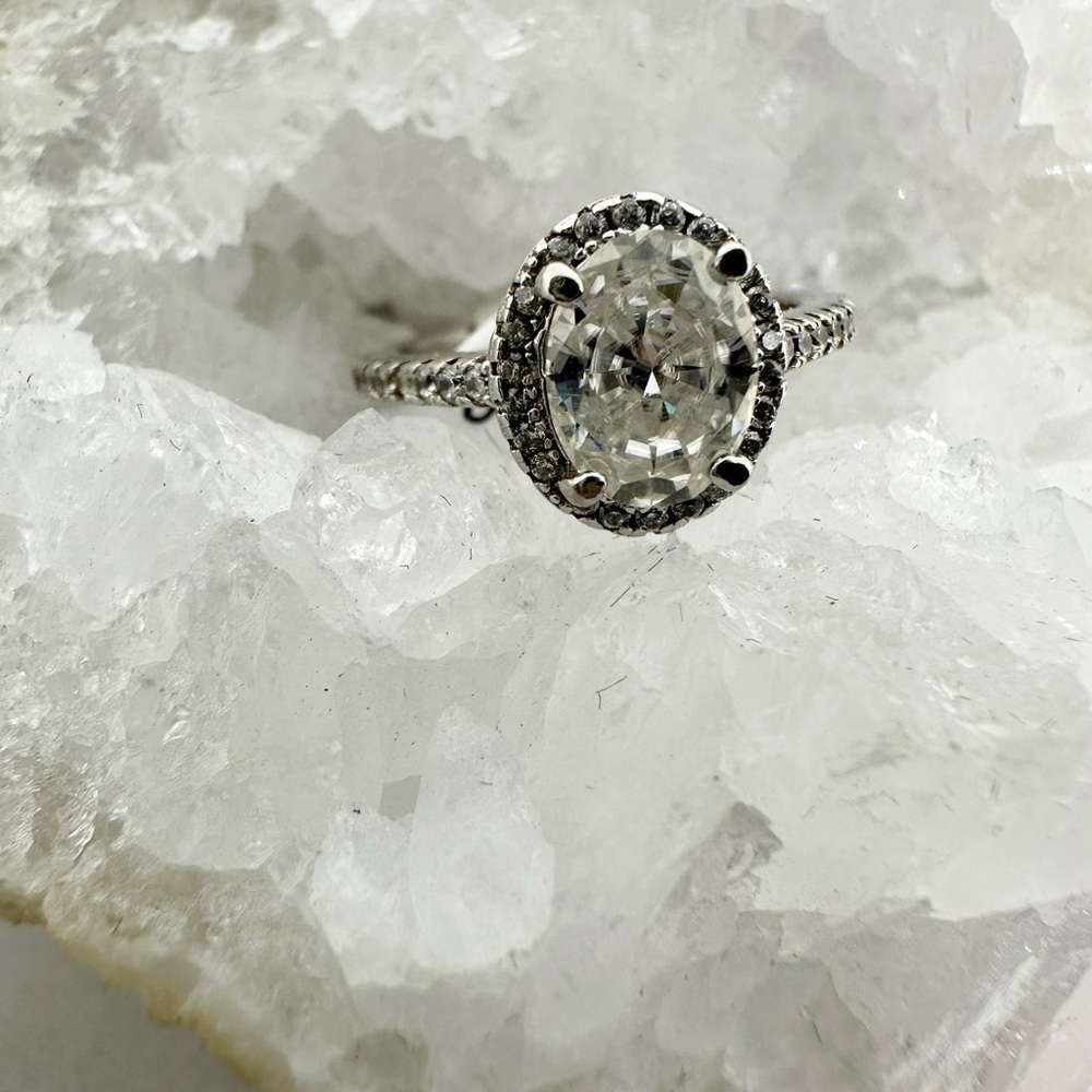 Oval Cut Moissanite Ring 2 Ct GRA Certified 18K 925 Brilliant Halo Ring - Picture 7 of 15